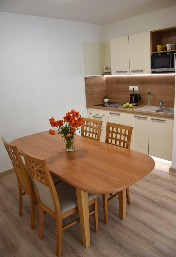 Elemir Apartman Bešeňová Kültér fotó
