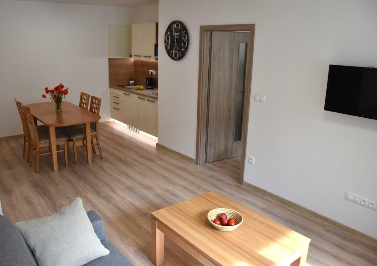 Elemir Apartman Bešeňová Kültér fotó